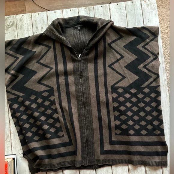 W118 by Walter Baker, geo print, zipper, hooded, oversized, poncho, size M/L - Picture 5 of 11